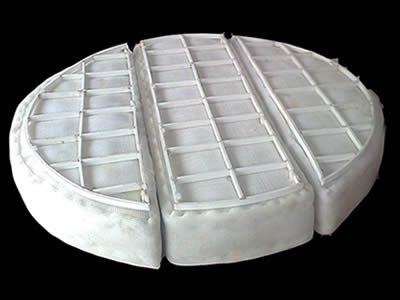 A three-part demister pad with gratings is made of PP material.